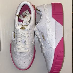 Puma low top sneakers with pink sole